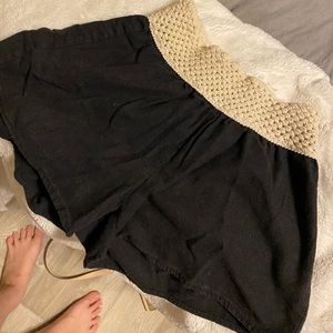 Cloth shorts with accent waistband